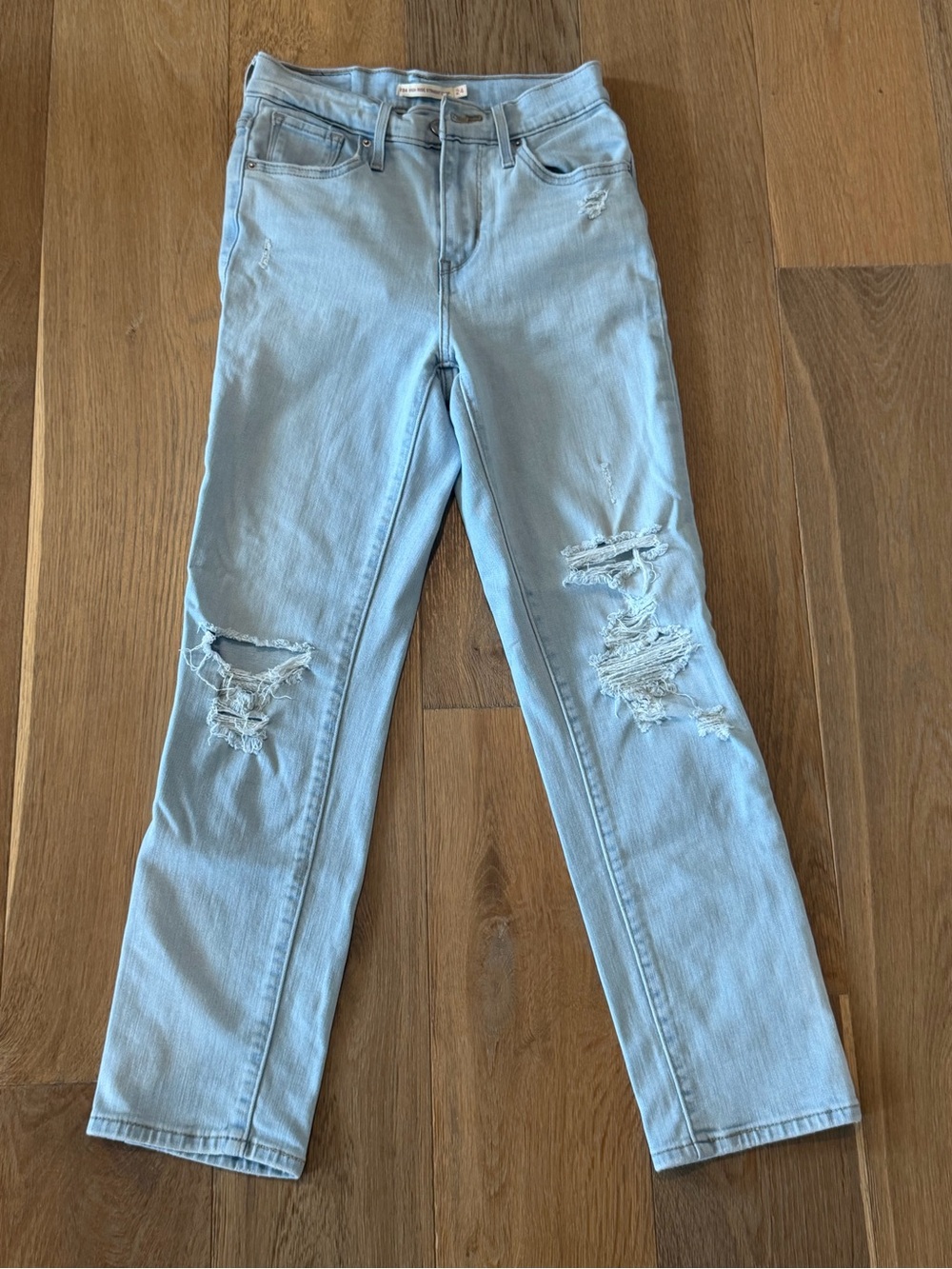Levi’s 724 High Rise Straight Crop Distressed Jeans Light Wash Size 24